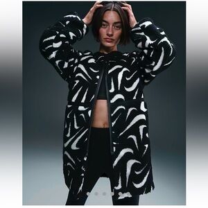 *reposhing* NWT high pile Nike swoosh logo jacket. Lined. High pile fleece.